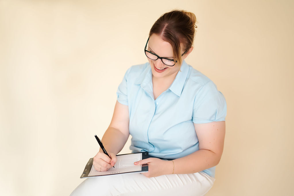 A military spouse works on her PCS/Daily Binder